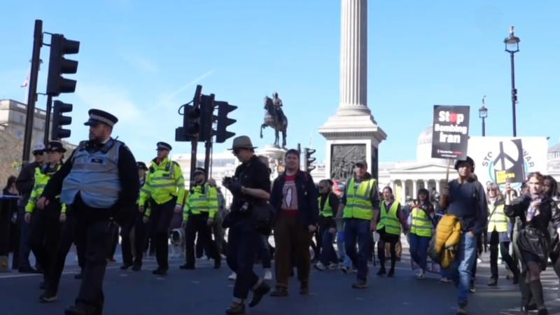 英国民众抗议美以对伊朗军事打击