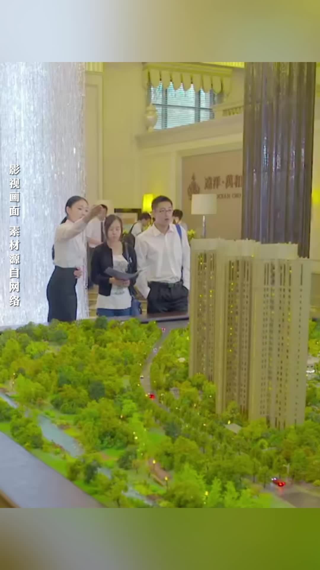 中介为吃26万元差价与买卖双方签订不同协议，还分饰两角