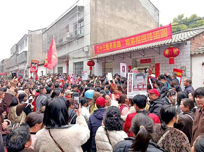 姐弟在老家团圆 摄影：楚天都市报极目新闻记者刘毅 张盼