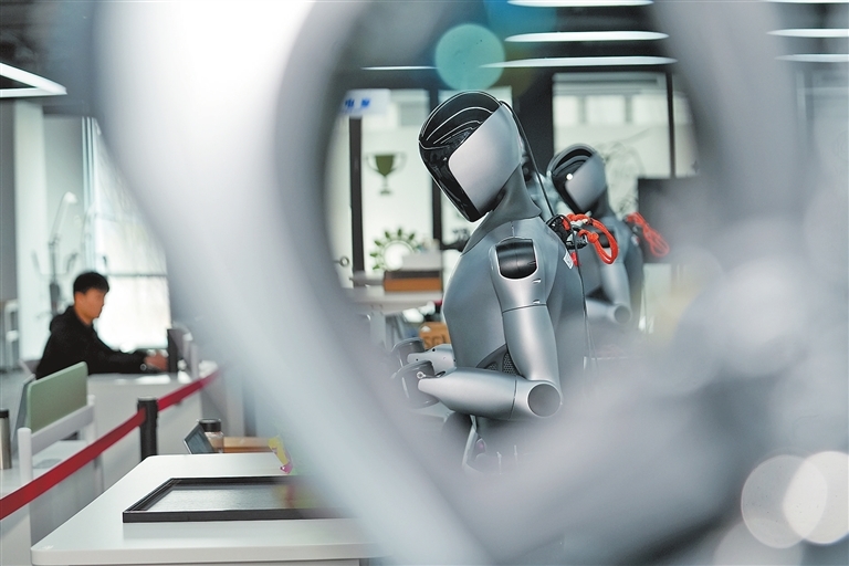 机器人正在进行动作训练。