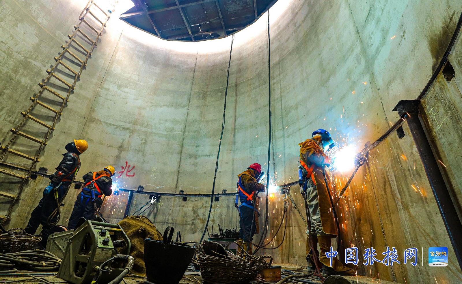 甘肃首例煤矿钻井井筒下沉井壁