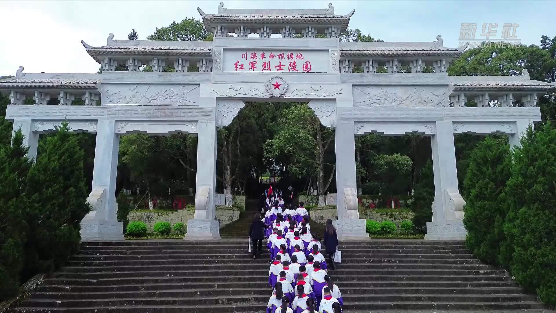 四川通江：纪念碑下的思政课