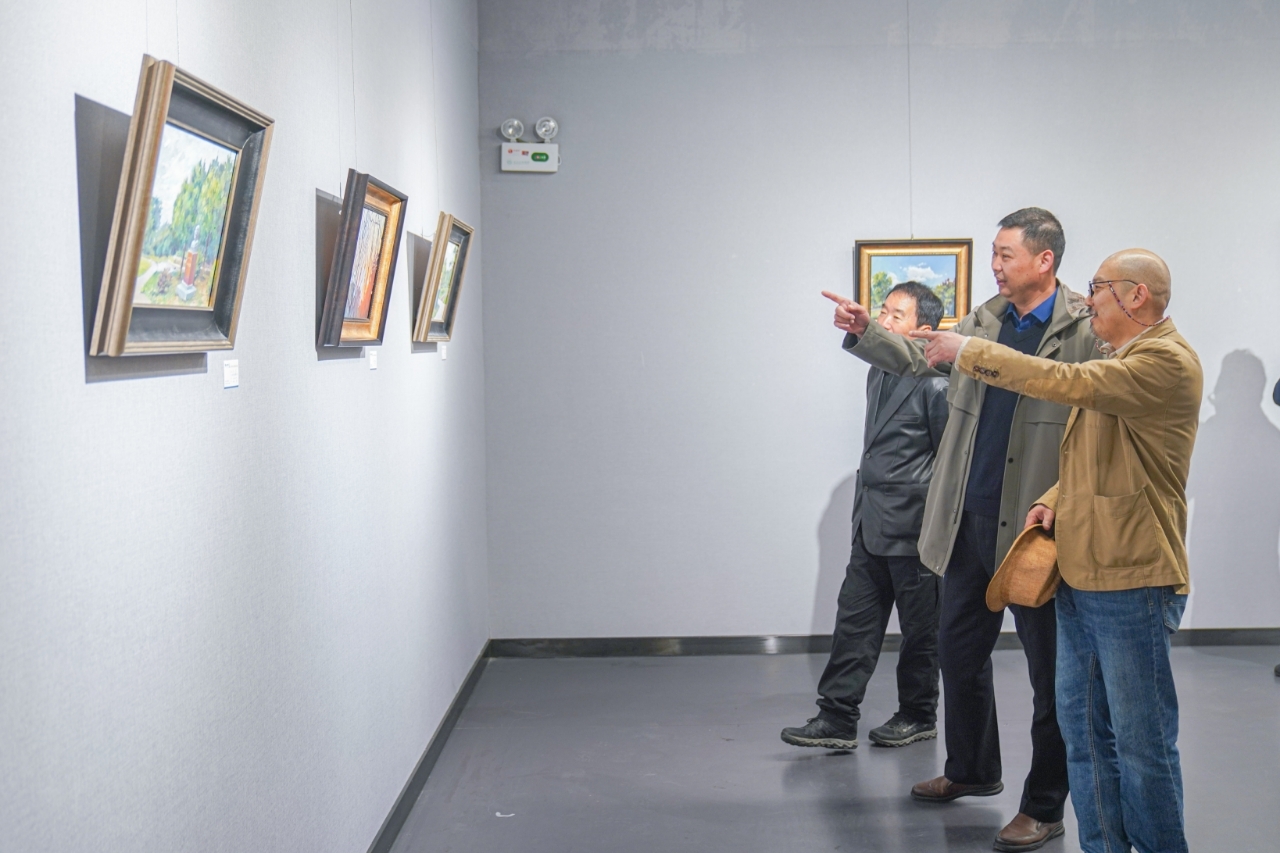 以美育人 以心润美 写生艺术入高校名家作品展在郑州科技学院启幕