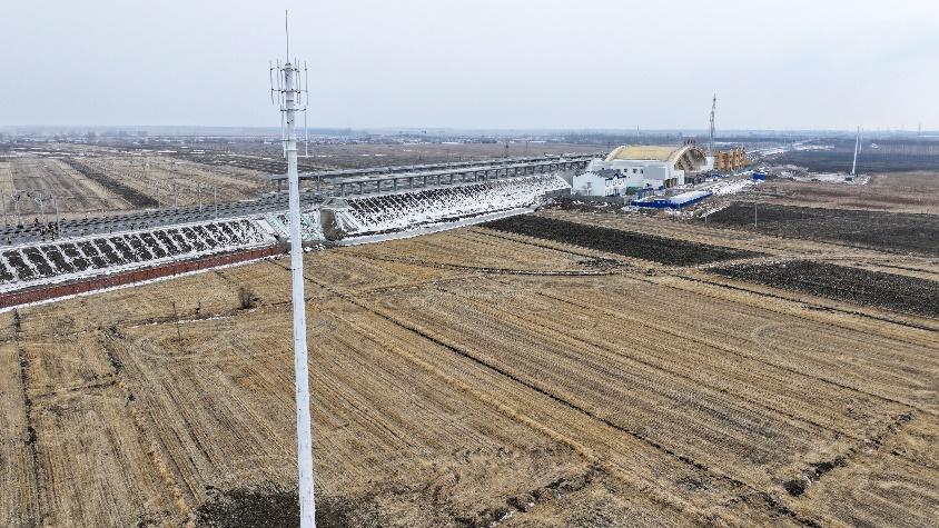 基站顺利吊装竣工