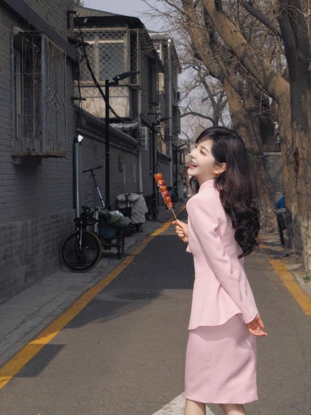 章若楠自由自在。