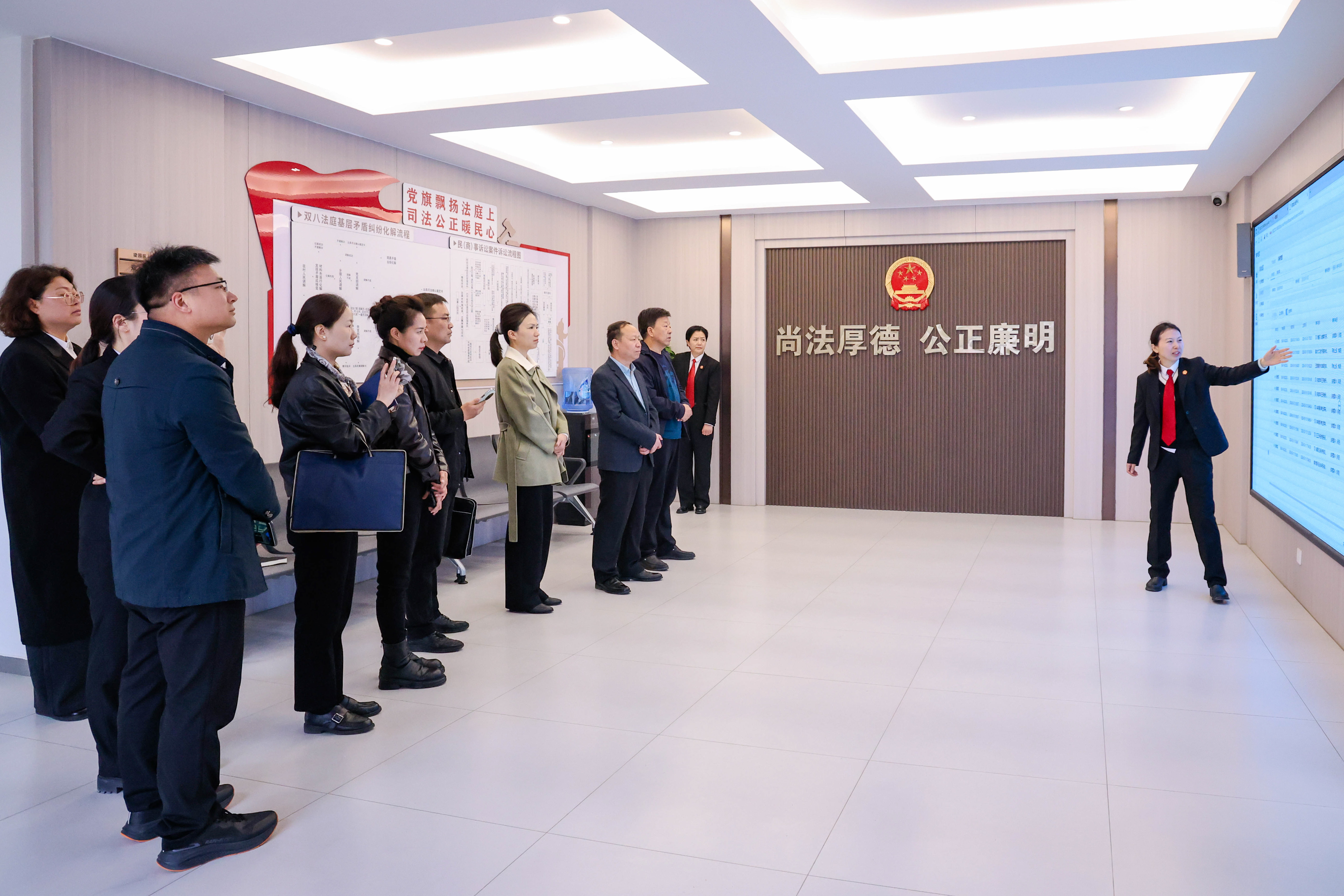 法连两地 共筑枫桥 灵宝市人民法院到梁园区法院双八法庭调研交流