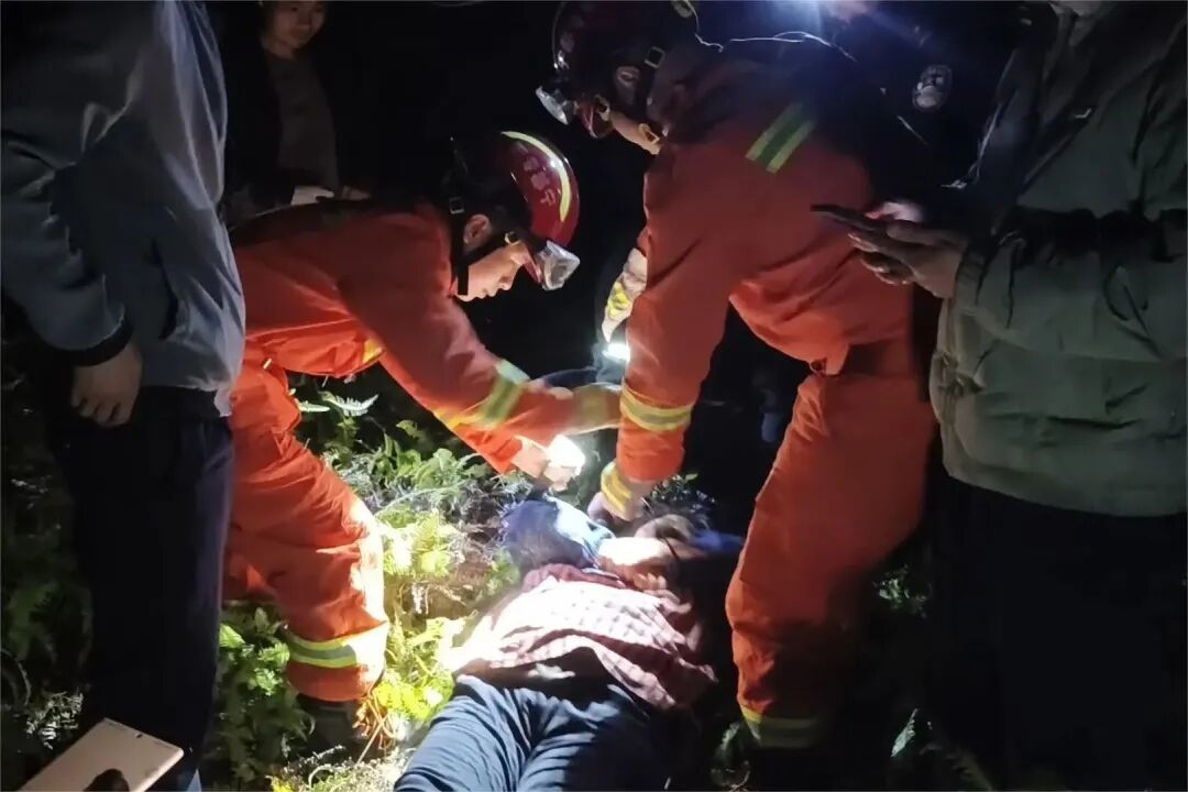 险！赣州一女子上山采蘑菇被困 紧急提醒：千万别做“菇勇者