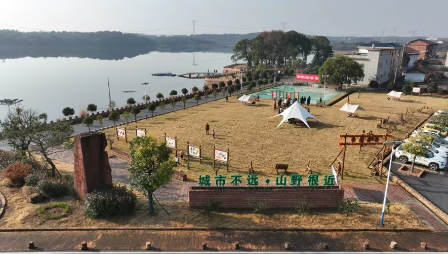 余江区春涛镇洋源夏家村,和美城乡入眼帘。