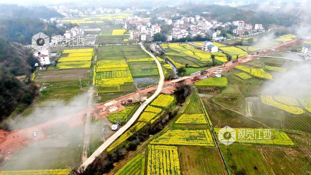 2026年3月26日，江西交投交工7标承建长赣高铁遂川段施工现场机械轰鸣、焊花飞溅，钢筋笼加工、泥浆检测、混凝土浇筑等工序有序开展，全力推进桥梁桩基施工，为线路早日通车筑牢根基。