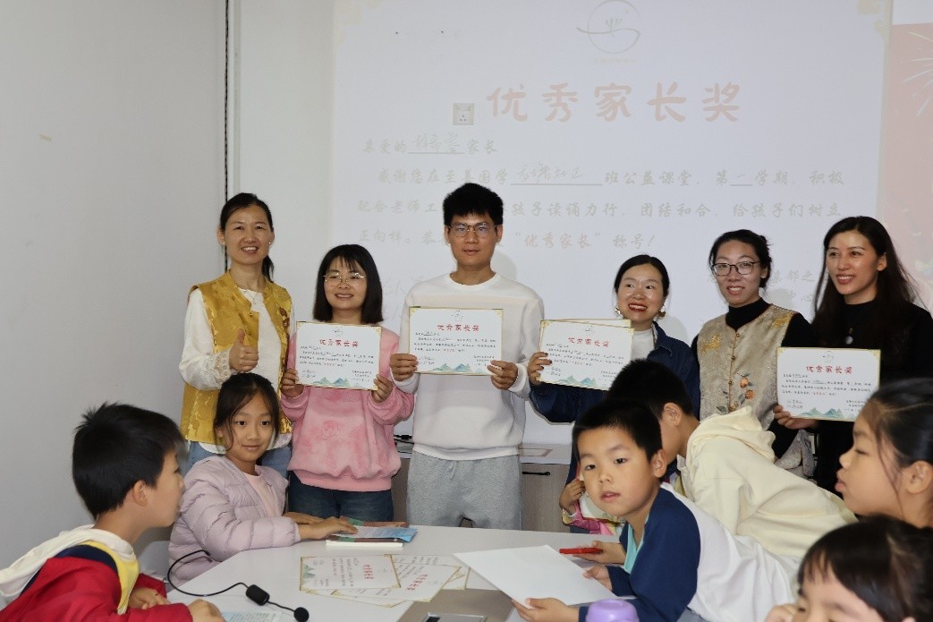 龙塘社区2026年《弟子规》国学班开课啦！——亲子共读经典，让好家风在春天里生长