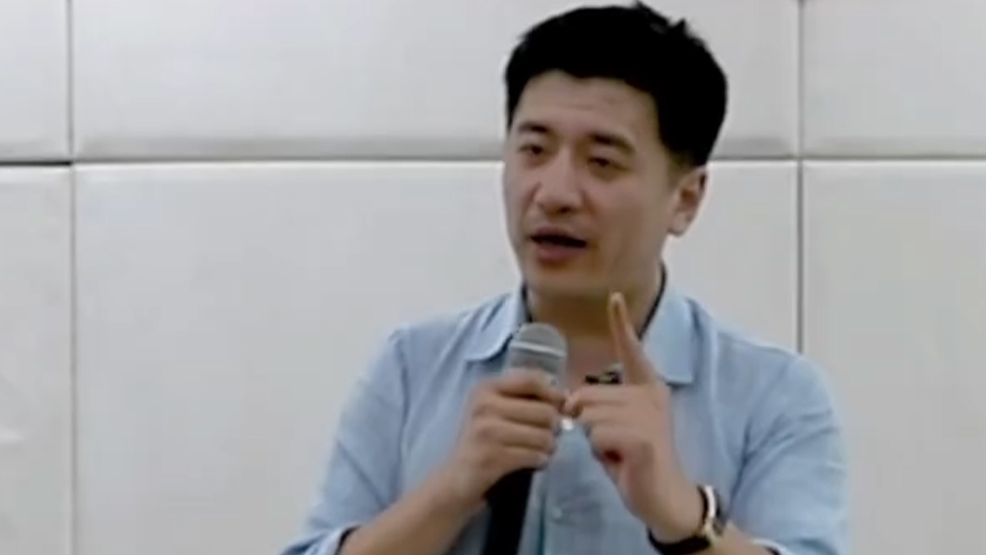 “累”“凌晨”是张雪峰微博高频词，专家：激动、劳累、长期熬夜会诱发心源性猝死，发病前一个月身体会发出警报