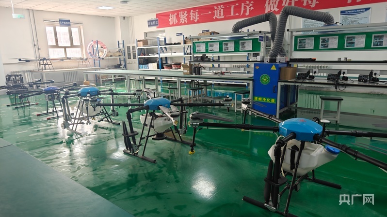 无人机生产车间 (央广网记者 郭璁悦 摄)