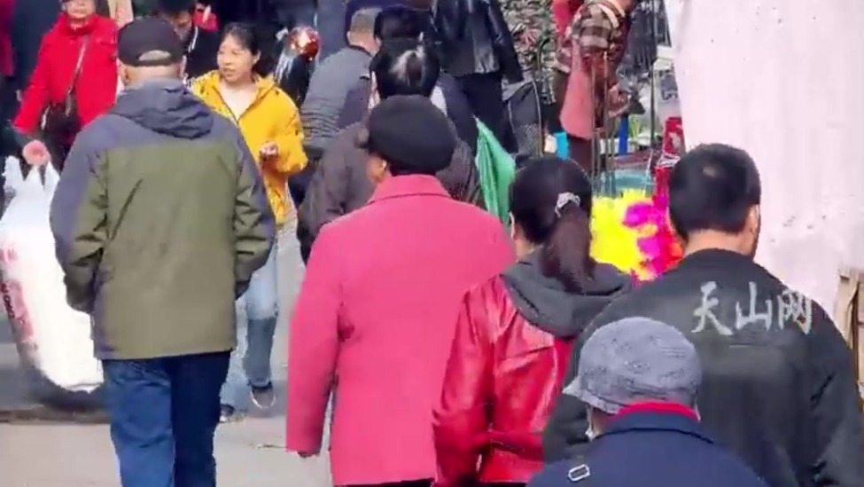 阿达西说事丨外网刷屏的中国菜市场：一蔬一饭，藏着最真实的中国