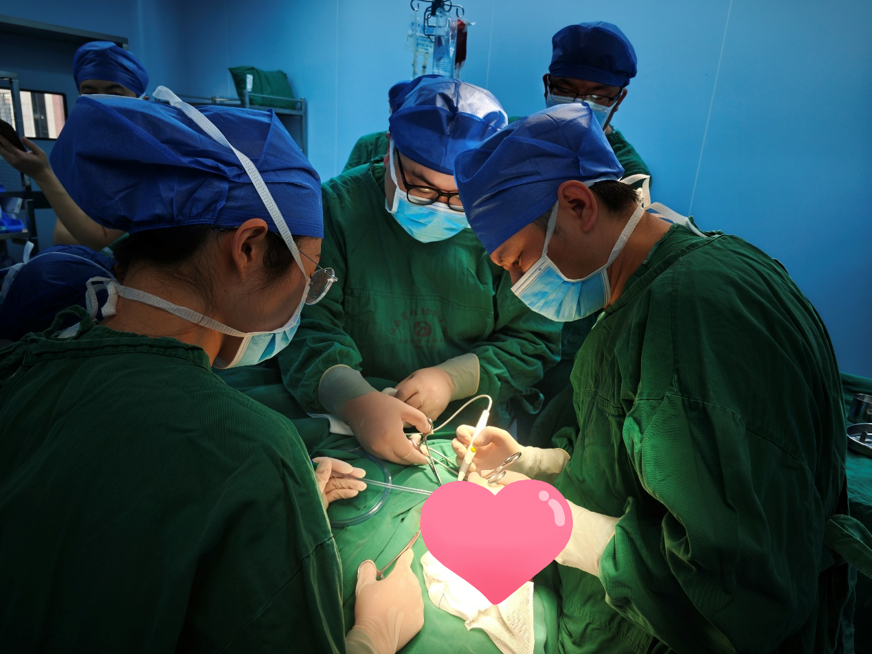 江西省妇幼保健院：出生仅1天的她，切掉了比头还大的“尾巴”