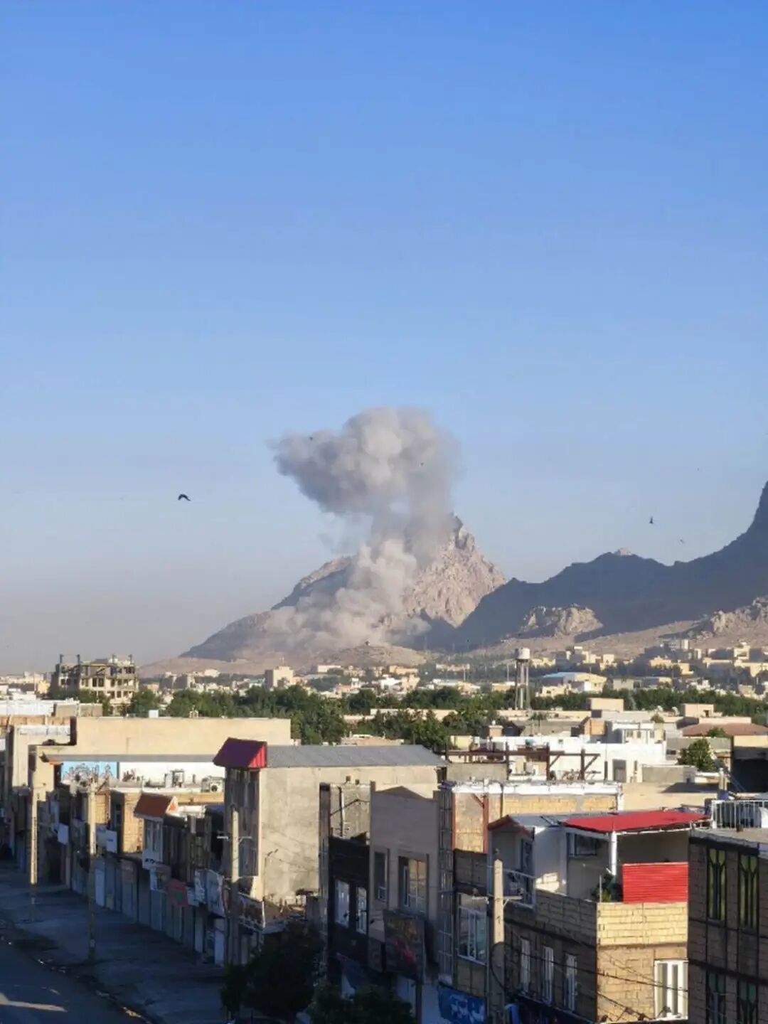 唐驳虎:一天还能发射20枚导弹,伊朗可以撑多久?