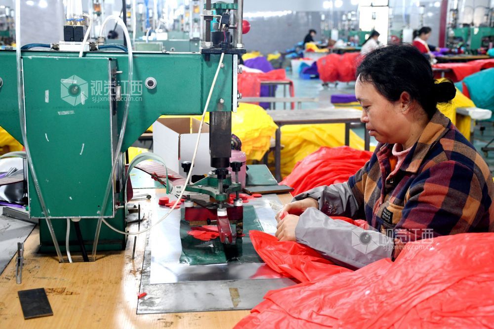 江西南丰：忙生产力争“开门红”（图）