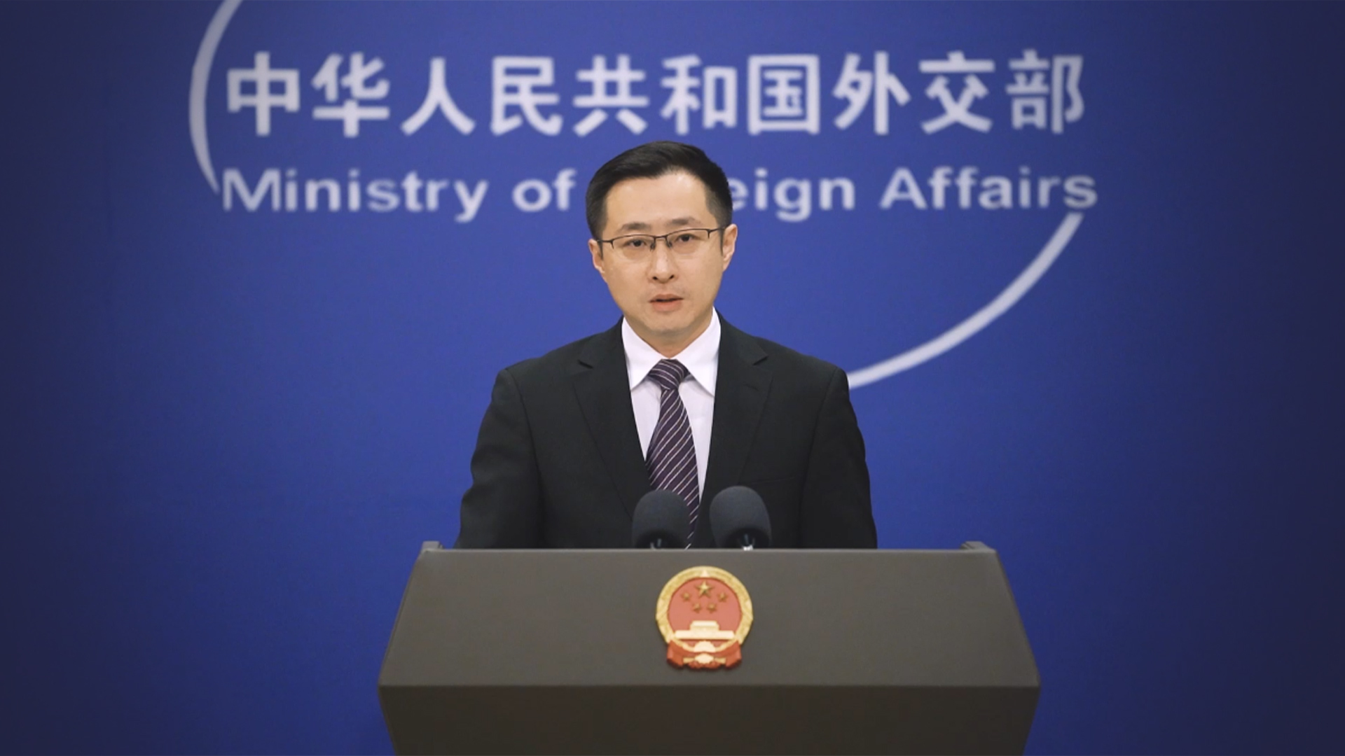 中方是否要求伊朗保证通过霍尔木兹海峡运往中国的石油安全？外交部回应