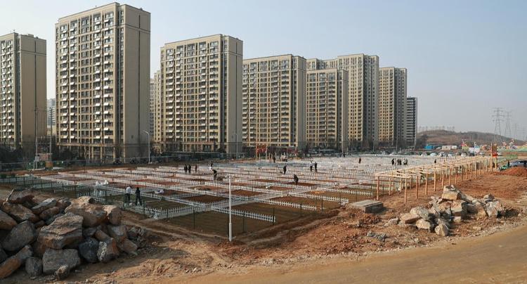 市民正在济南市历城区的“章灵丘的田园”中劳作。新华社发