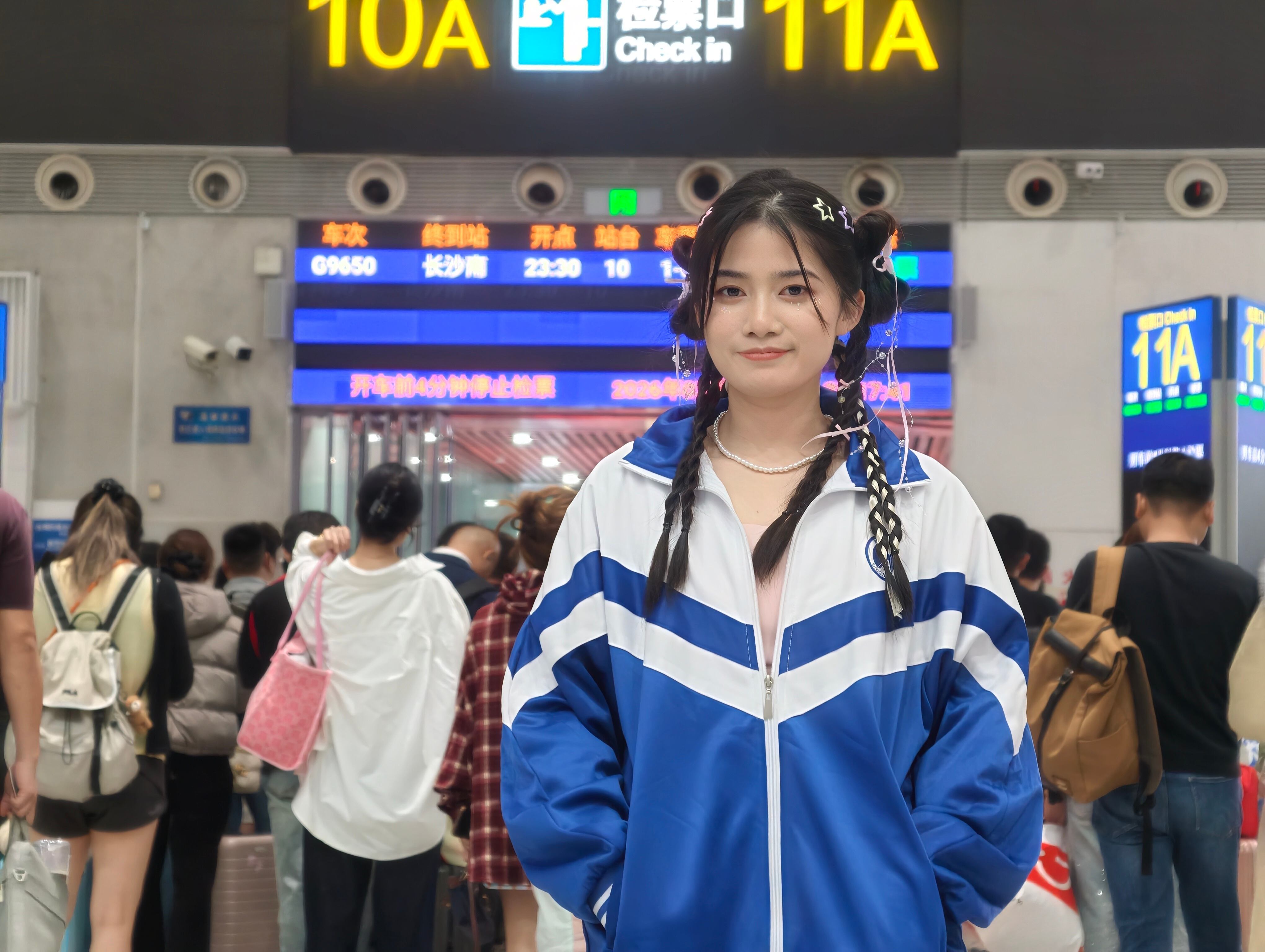 深圳铁路深夜加开“歌迷专列”：让热爱不“留宿”