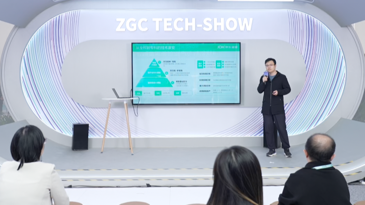 医疗大模型向专病模型演变 推理患者不同诉求化身“真人医生”