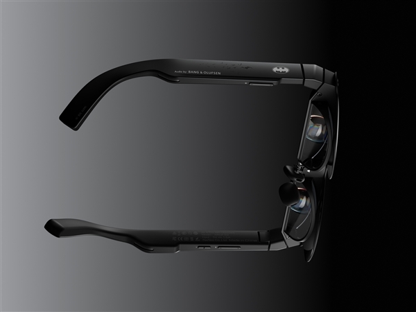 首发1899元 雷鸟Air 4 Pro蝙蝠侠限定版发布:口袋里的135英寸巨幕