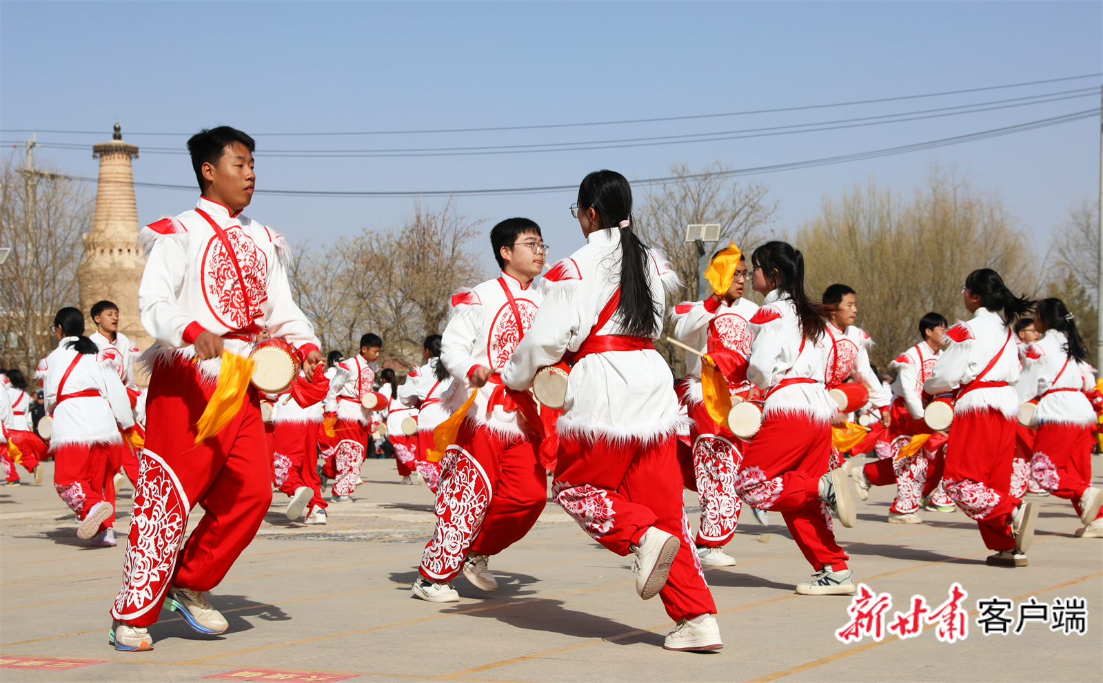 民俗润心聚人气，文明集市展新颜。