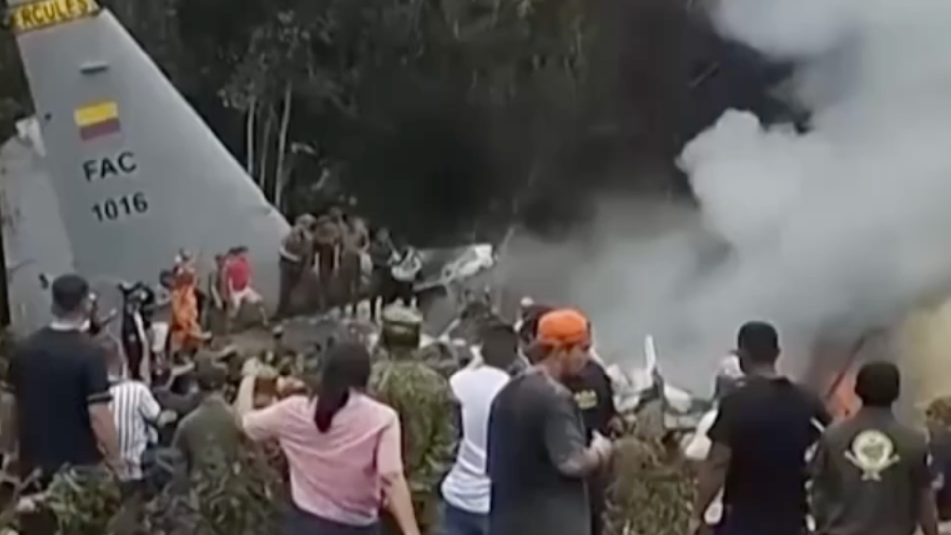 哥伦比亚一军机起飞不久即坠毁，已致66人遇难、4人失踪，事故原因仍在调查中