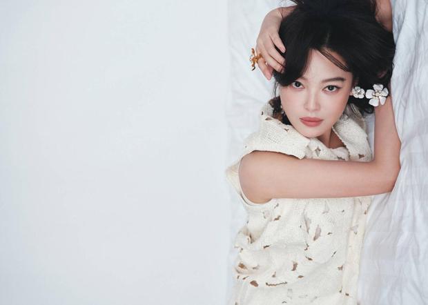 辛芷蕾松弛感拉满。