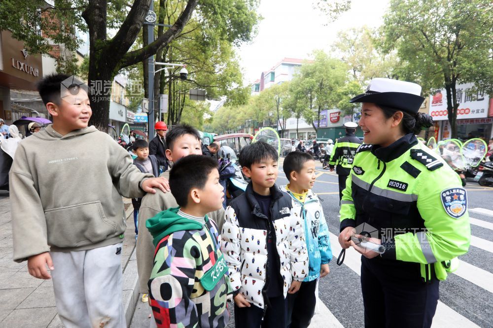 江西分宜：站好“护学岗” 守护“成长路”（图）