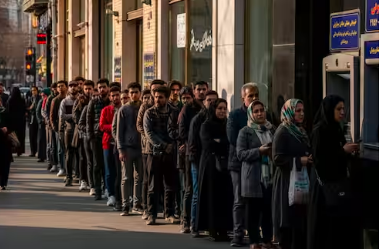 伊朗史上最大面额钞票面世:10000000里亚尔!