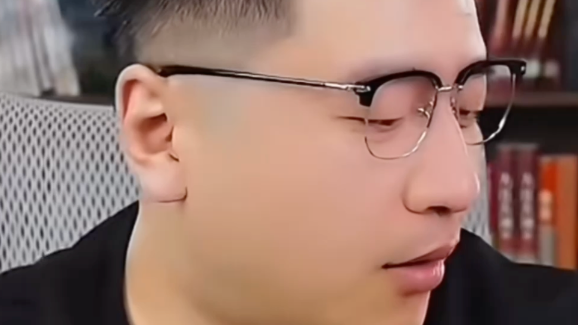 一句“大家早上好”竟是留给莘莘学子最后的告别，张雪峰昨天上午最后一次直播，网友发现当时其状态已经不对劲