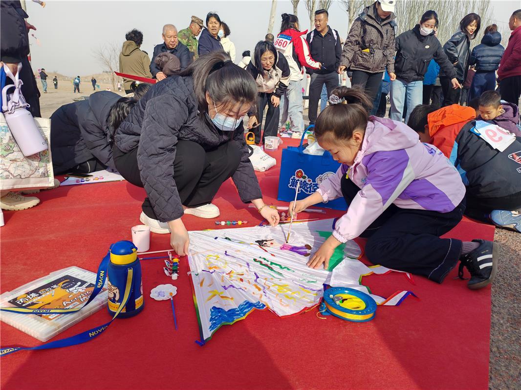 鱼香四溢、风筝齐飞!乌海湖畔万人共赴春日盛宴