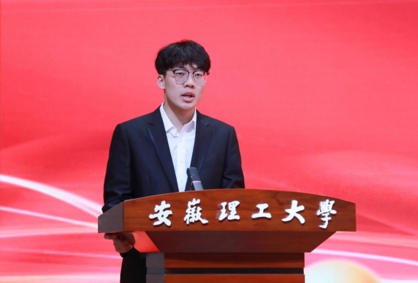 李振忠同学发言