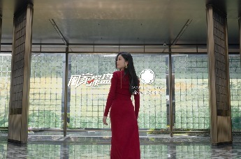 凰家探盘：天赋山水为底，人为舍得作骨。 两开两罄之后，三期载誉而来。 #金地·溪韵满庐，藏着低密生活的答案。