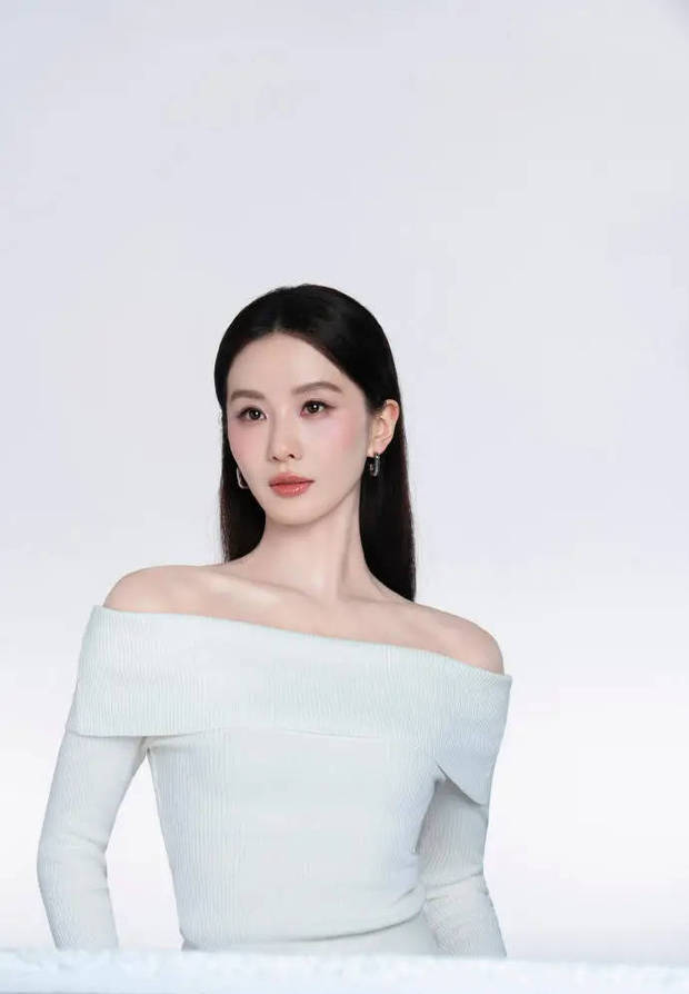 刘诗诗慵懒大气。