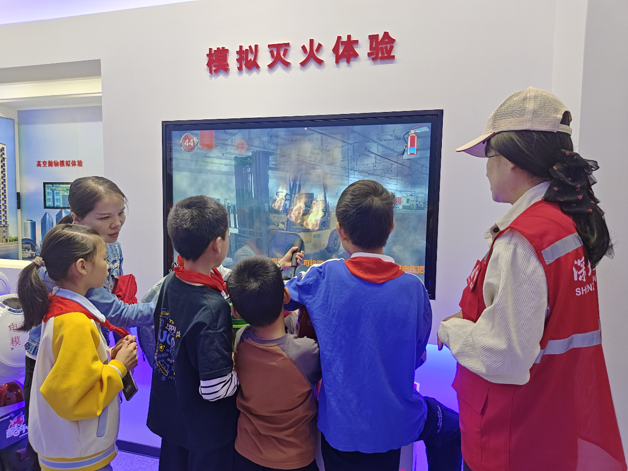 “烟火流塘&middot;青春研学行”流塘社区开展消防安全体验暨学雷锋志愿服务活动