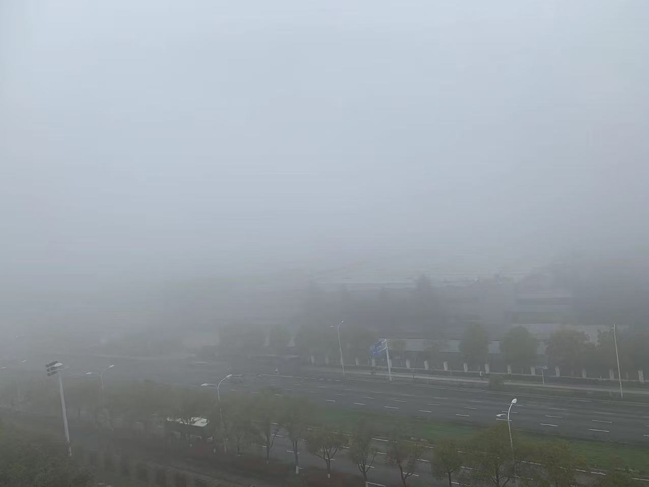 24℃!大雾盘踞湖北一上午 午后转暖穿春装即可凤凰网湖北_凤凰网