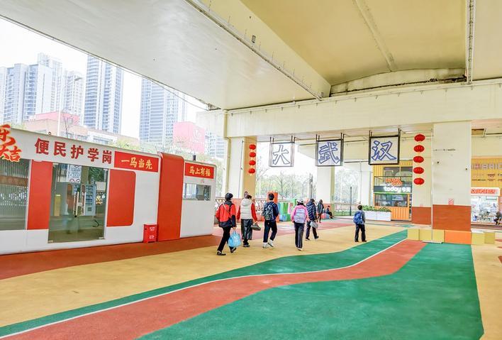 黄浦大街桥下空间一期工程配套便民护学岗等设施