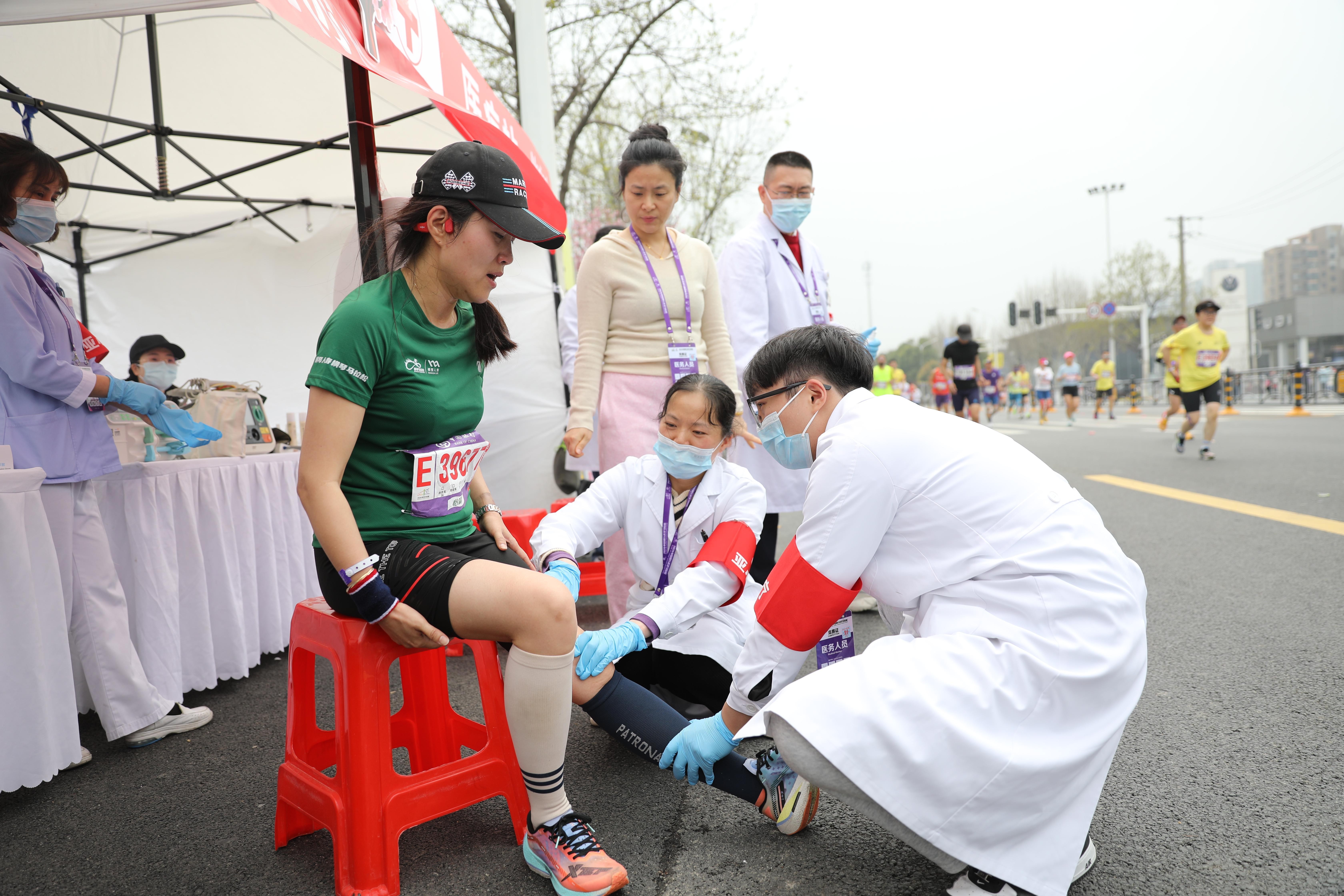 以专业之心 护奔跑之爱！武汉亚洲心脏病医院超强医疗保障团队护航2026汉马
