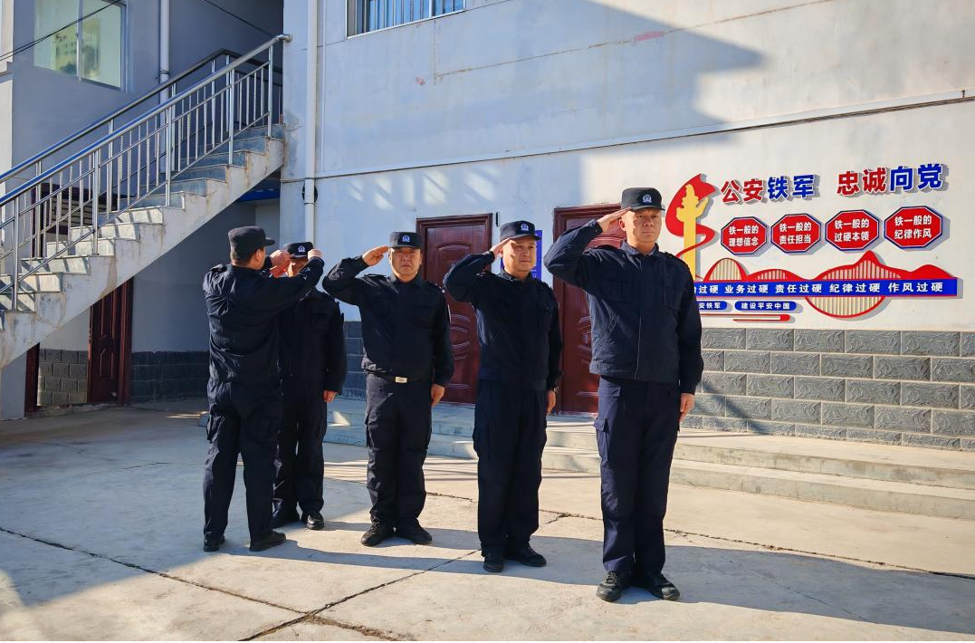 图为民警辅警开展队列训练.png