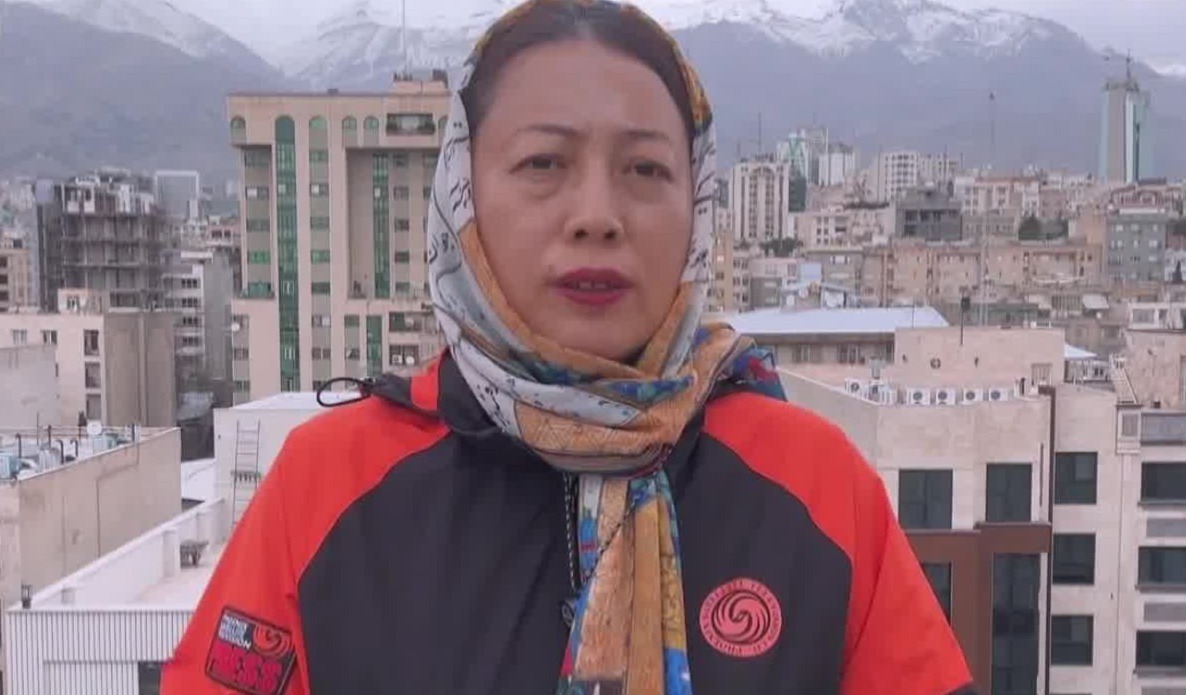 凤凰女记者：伊朗未出现恐慌，民众正常在超市购物