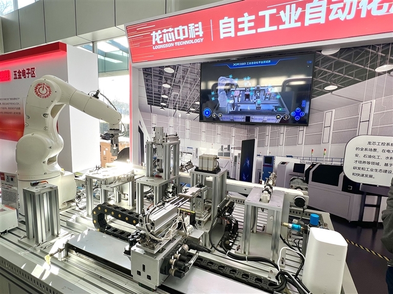 龙芯工控系统展示。记者 徐聪 摄