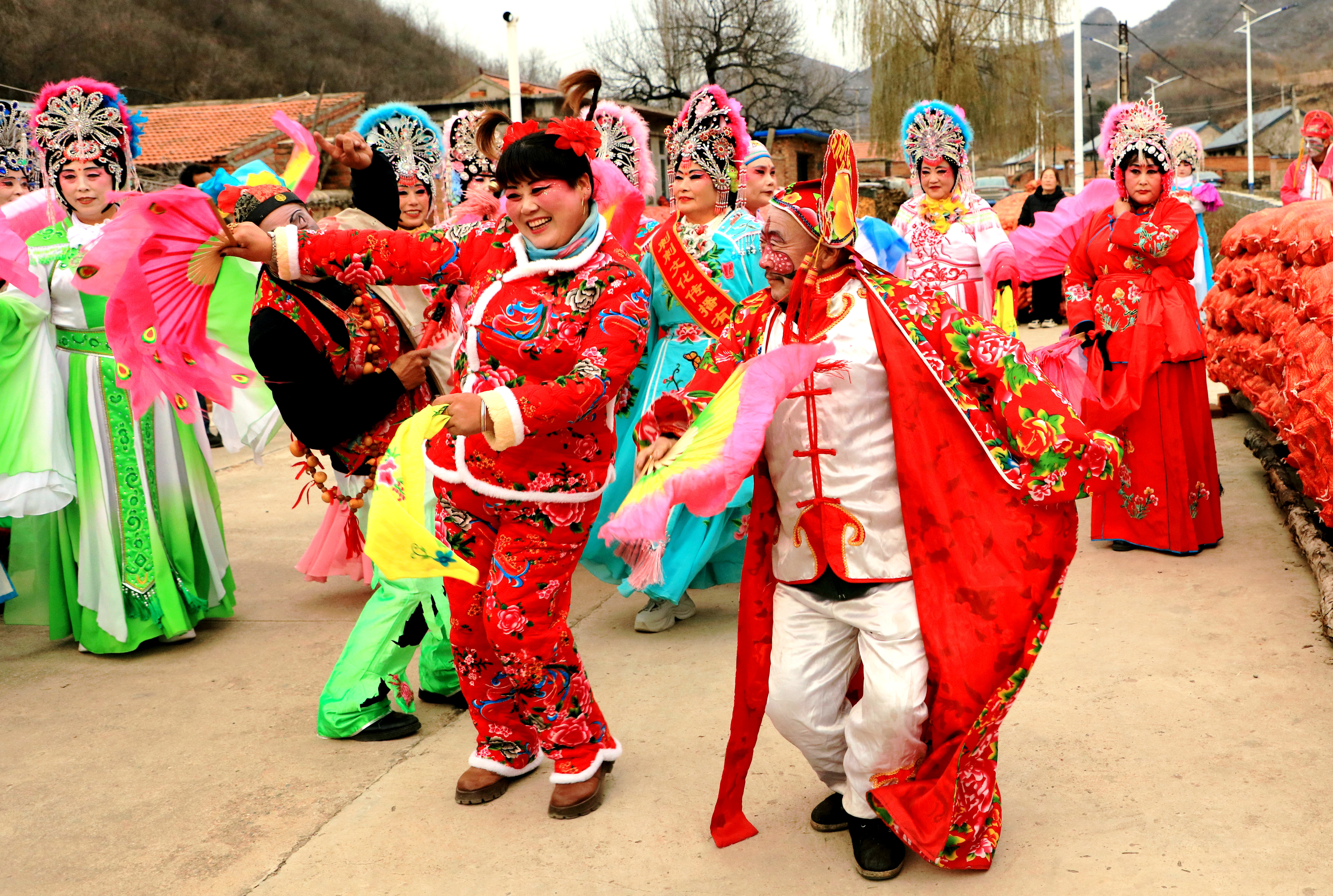 宽城传统大秧歌表演现场。
