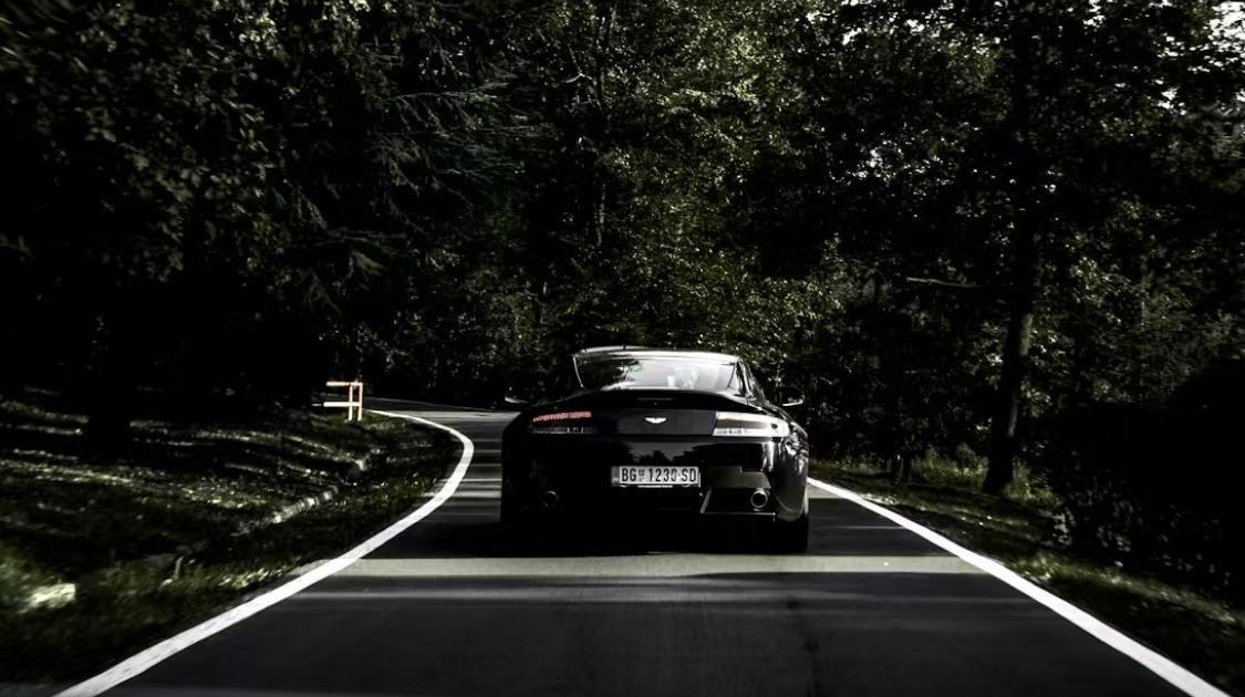 超豪车巨头阿斯顿马丁入不敷出？