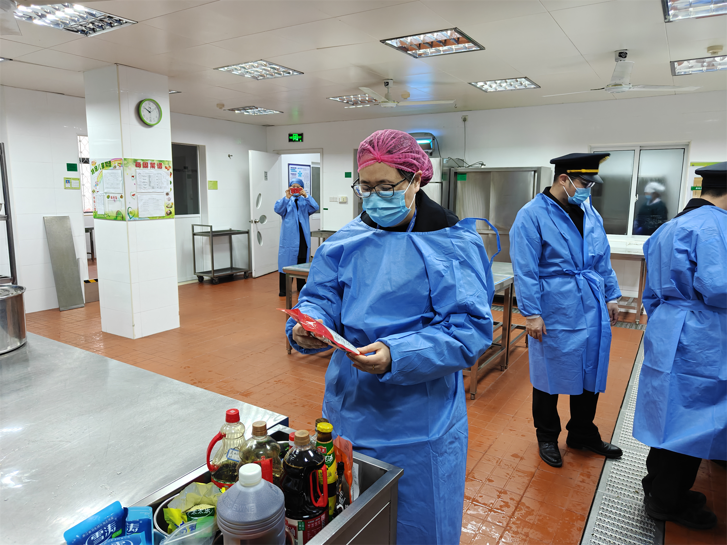 内融外联 鄞州“综合查一次”倾情守护校园食堂安全