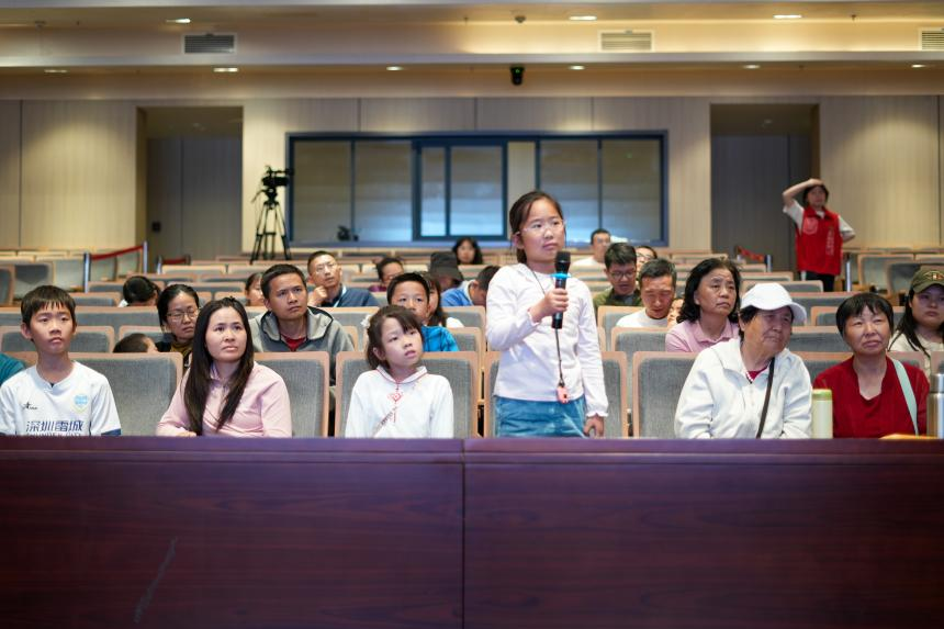 鸟类世界趣味多！观鸟专家张高峰做客光明大讲堂，揭秘身边的飞羽精灵