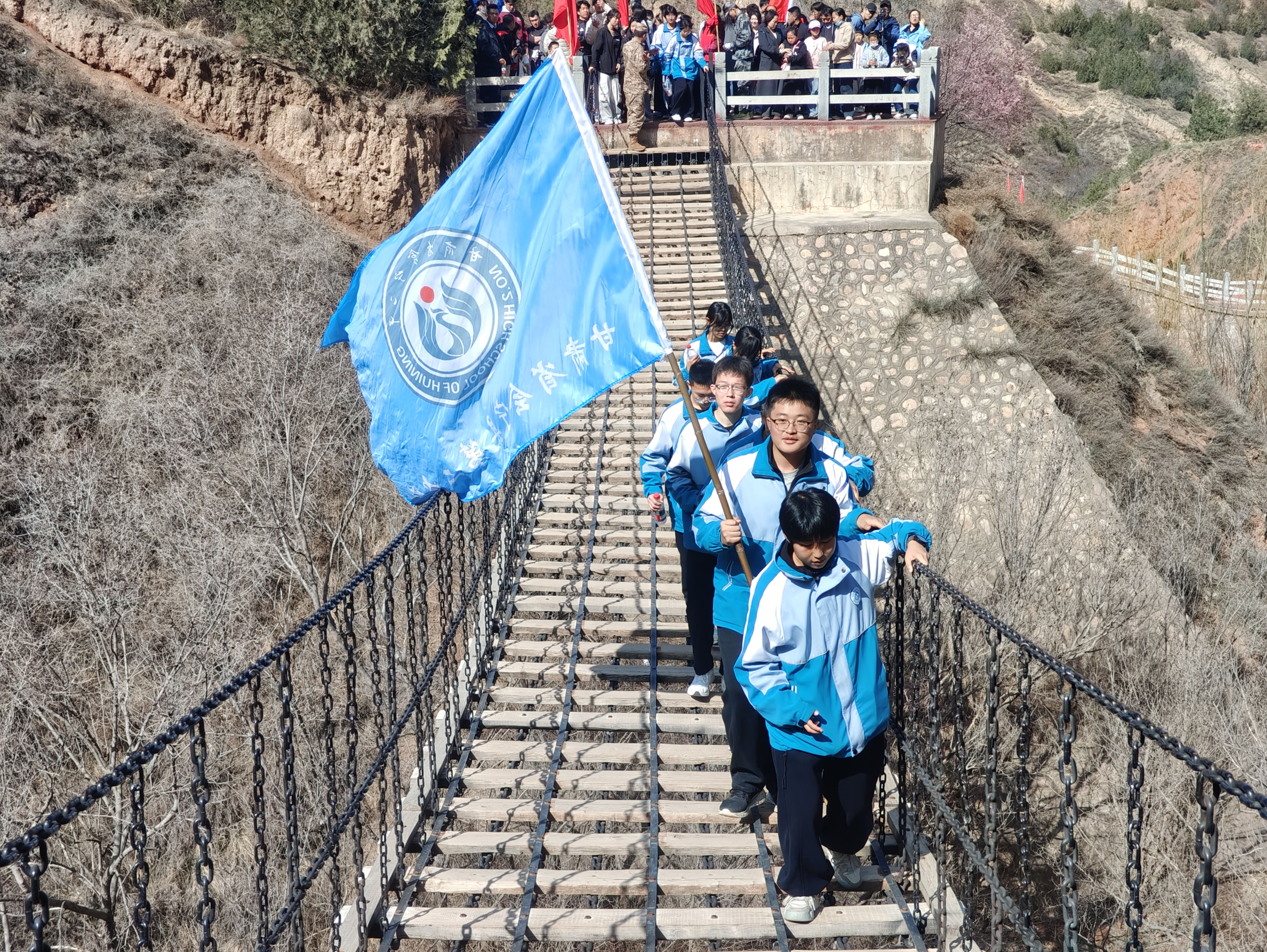 “飞夺泸定桥”