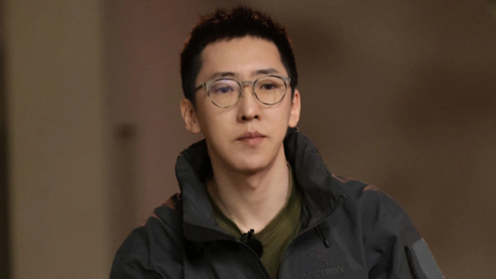 疑似暗讽张雪峰去世，千万粉丝大V“留几手”微博账号被禁止关注