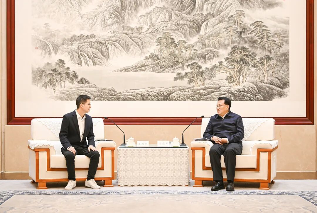 3月26日上午，市委书记袁家军会见宇树科技创始人、董事长王兴兴。记者 苏思 摄/视觉重庆