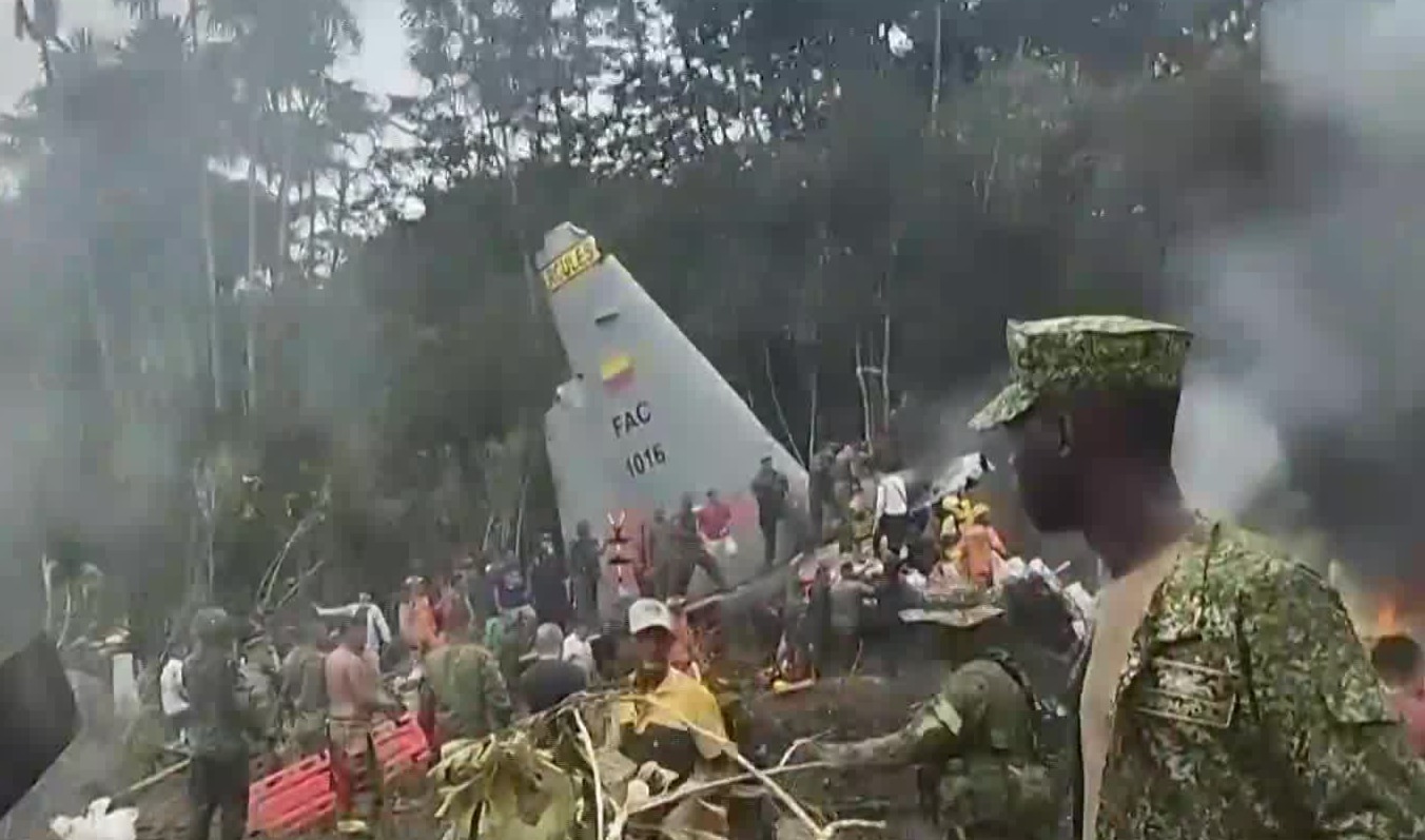 哥伦比亚“大力神”运输机坠毁，66人死亡